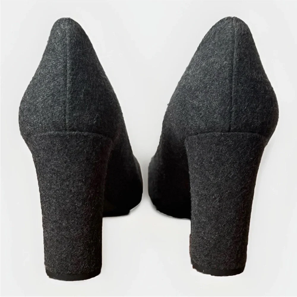 (7.5.) NINE WEST Dark Gray Textile Tall Heeled Shoes w/ Patent Leather